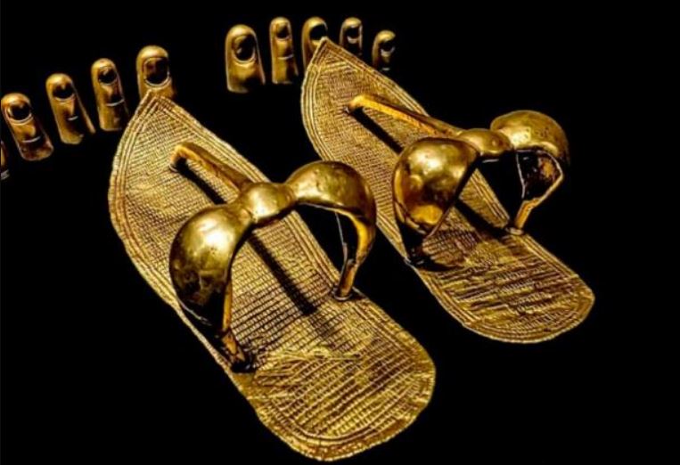 Đôi dép bằng vàng của vua Tutankhamun