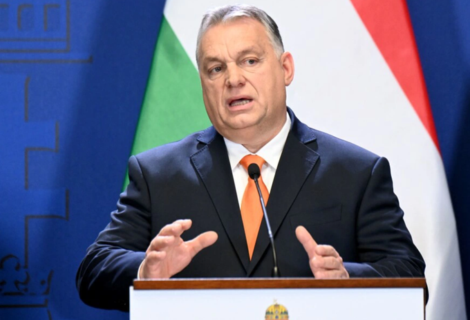 Ukraine - Hungary căng thẳng vì chiếc khăn gây tranh cãi của Thủ tướng Orban